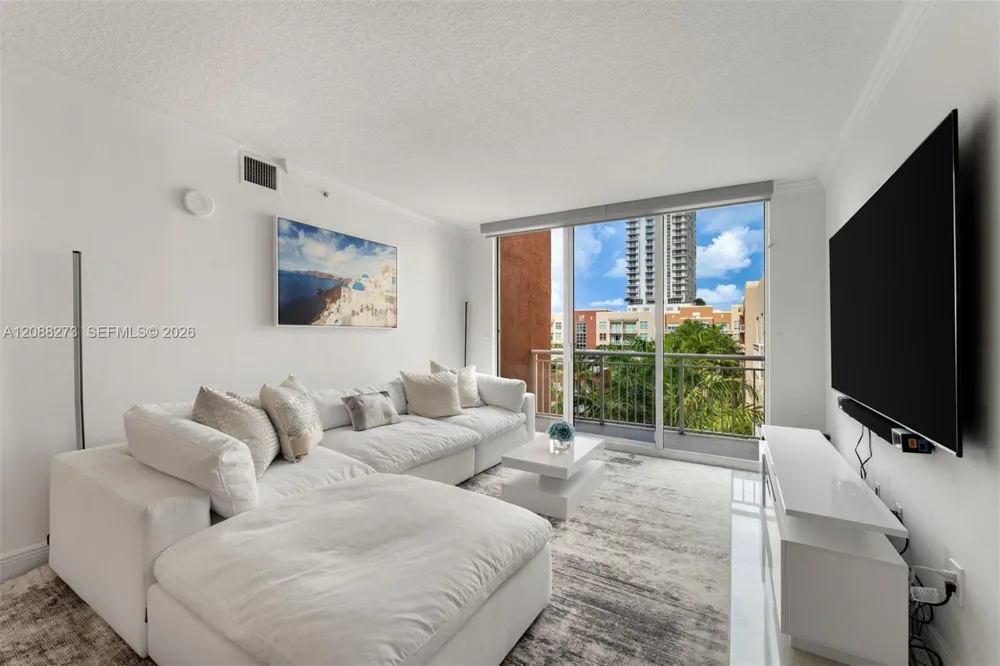 2000 Bayshore Dr #619 Miami, FL 33137