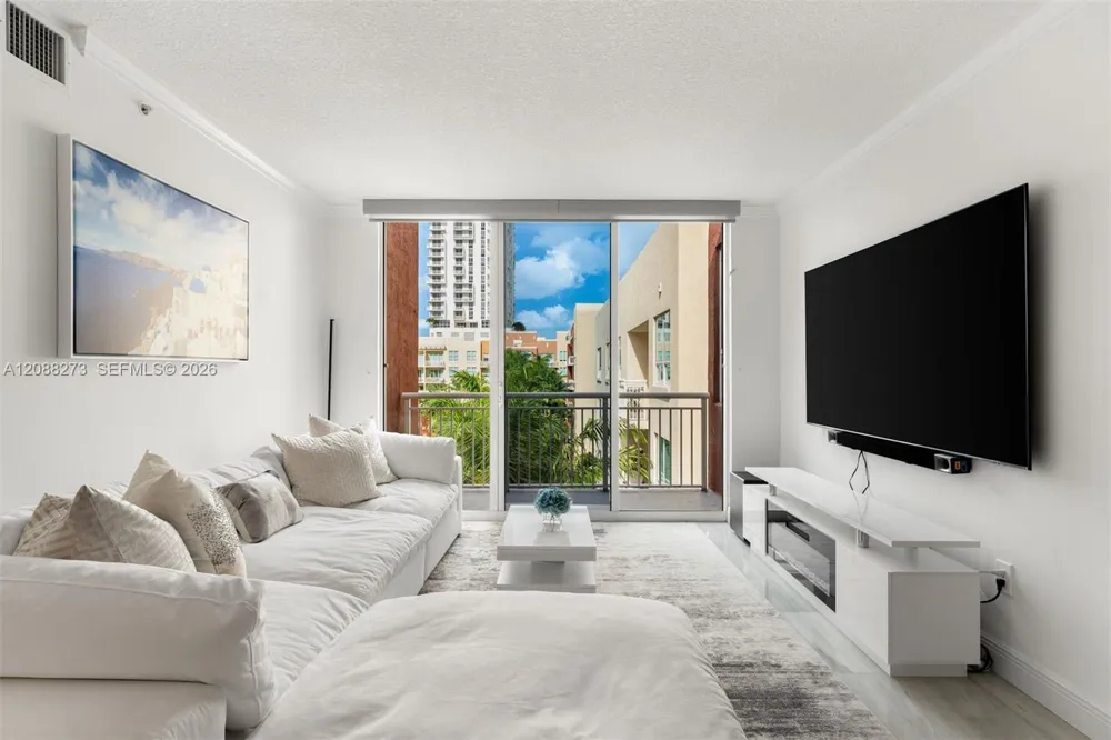 2000 Bayshore Dr #619 Miami, FL 33137