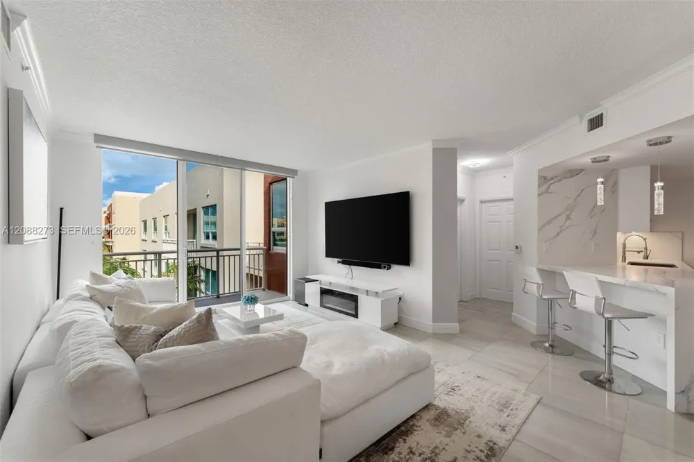 2000 Bayshore Dr #619 Miami, FL 33137