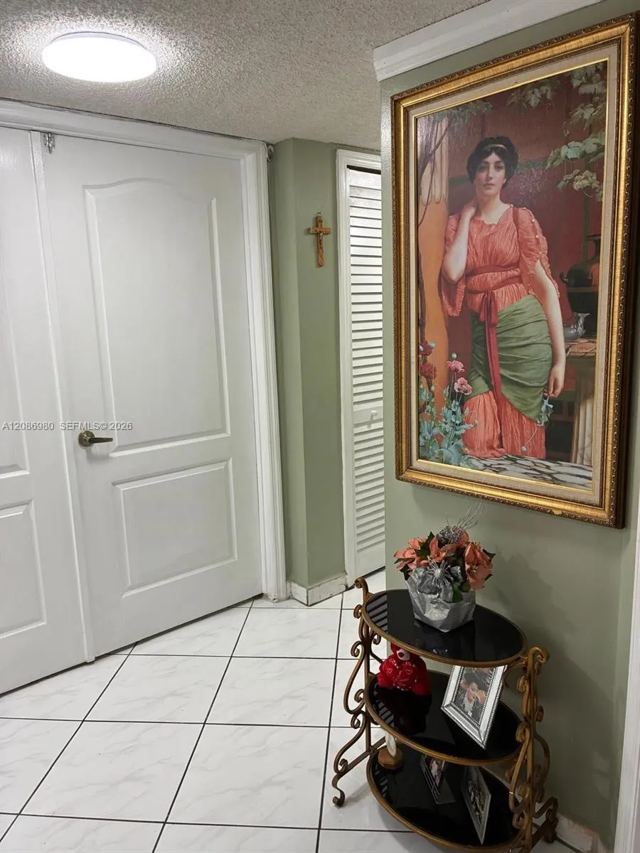 2403 W 76th St #102 Hialeah, FL 33016