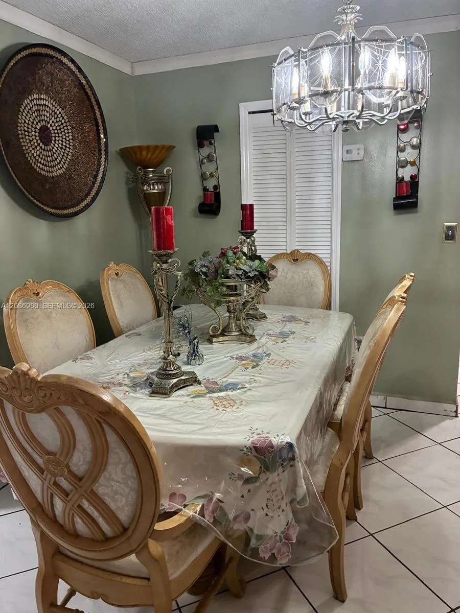 2403 W 76th St #102 Hialeah, FL 33016