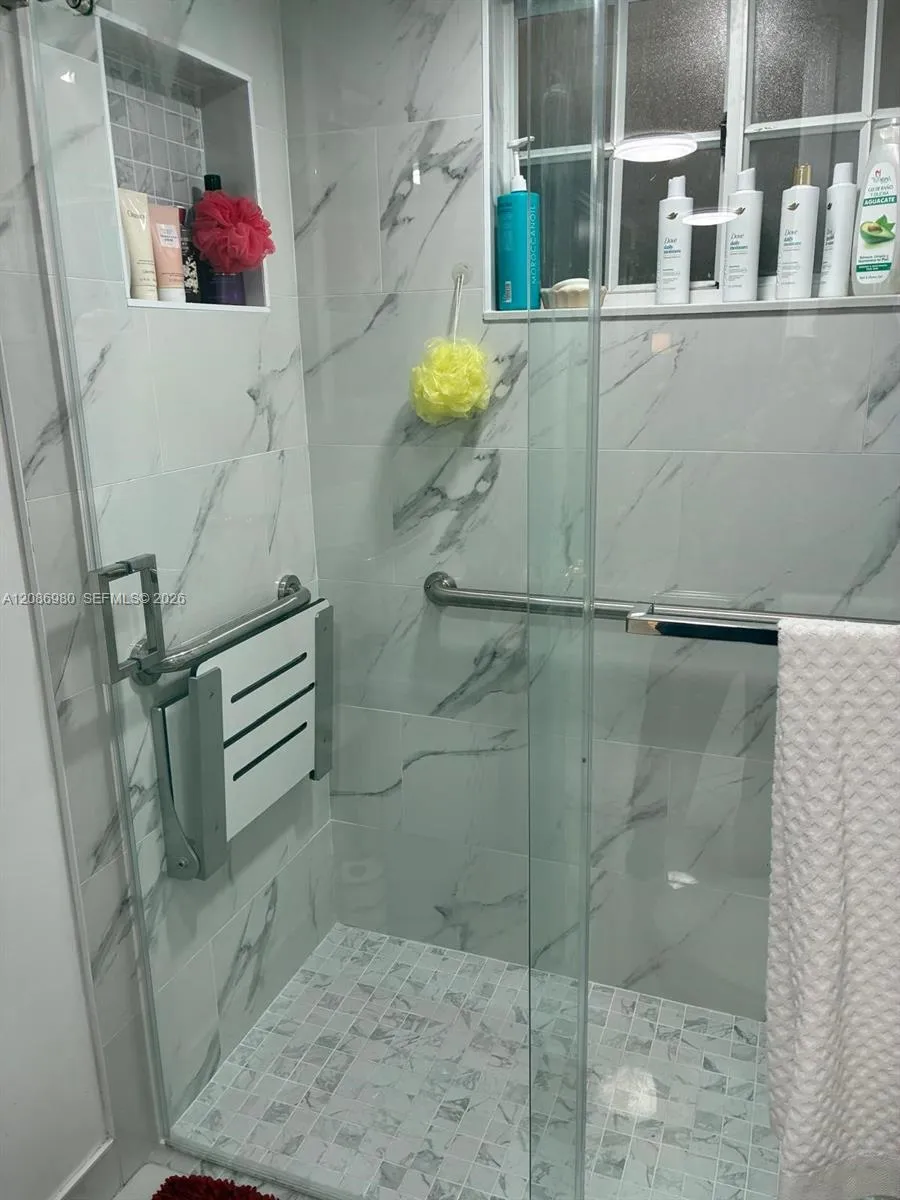 2403 W 76th St #102 Hialeah, FL 33016