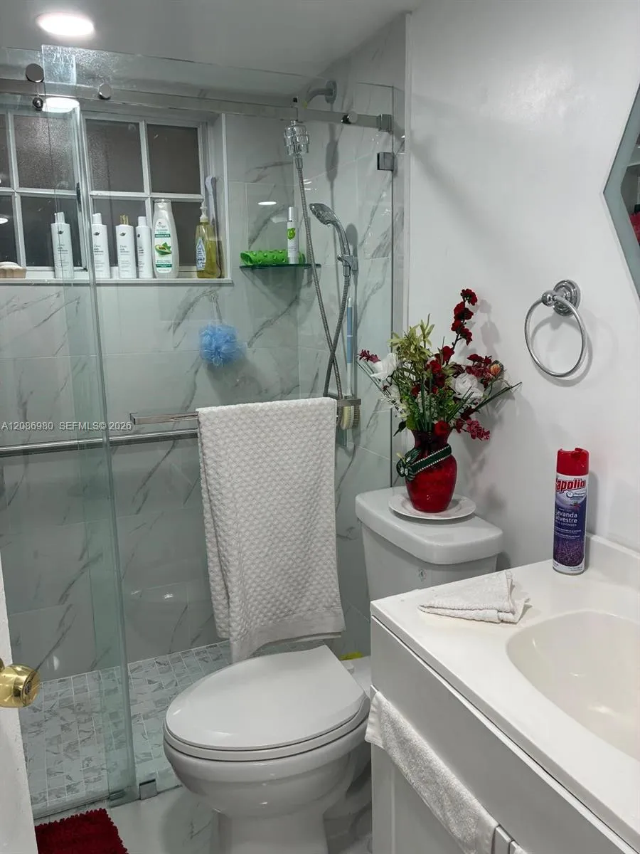 2403 W 76th St #102 Hialeah, FL 33016