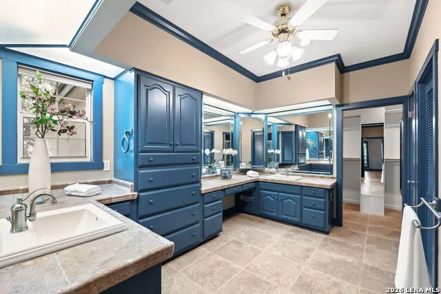 8520 ALYDAR CIR Fair Oaks Ranch, TX 78015