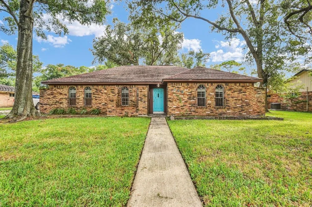 133 Nasturtium Street Lake Jackson, TX 77566