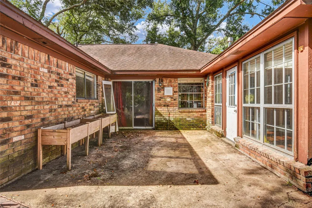 133 Nasturtium Street Lake Jackson, TX 77566