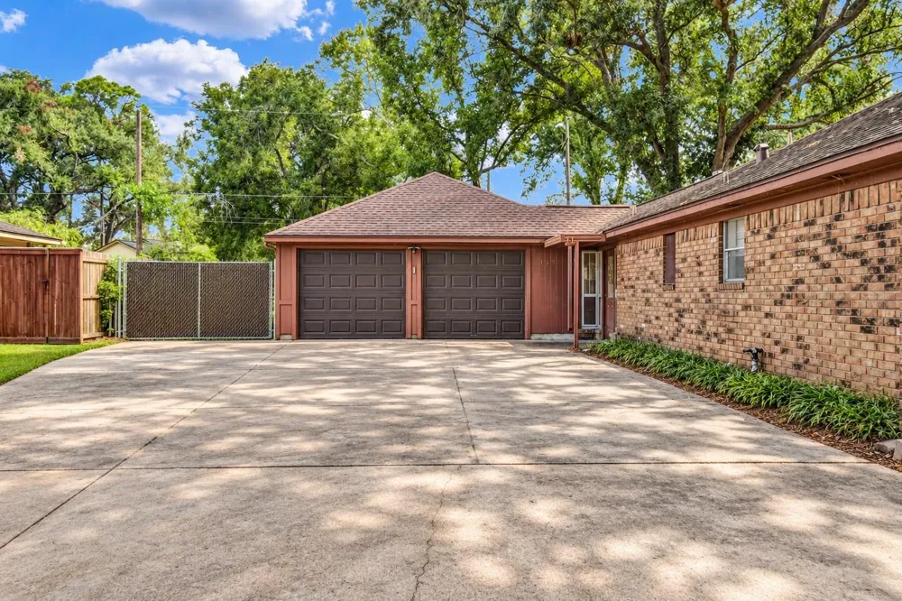 133 Nasturtium Street Lake Jackson, TX 77566