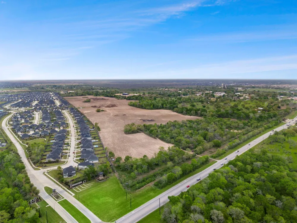 8527 Light Rail Drive Clute, TX 77441