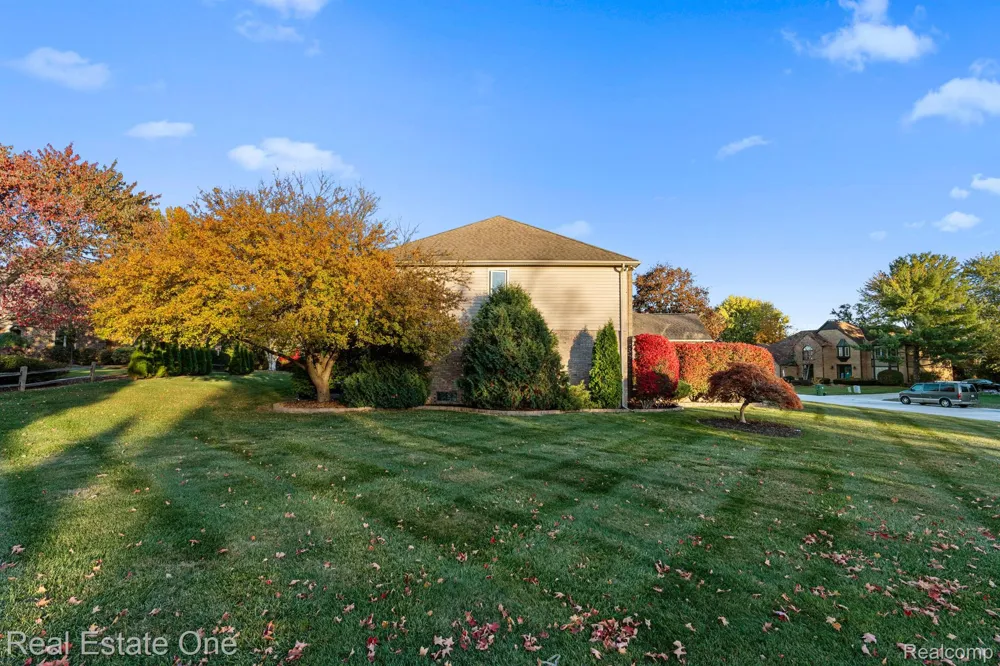 1953 REGENCY HILLS DRIVE Shelby Charter Township, MI 48316