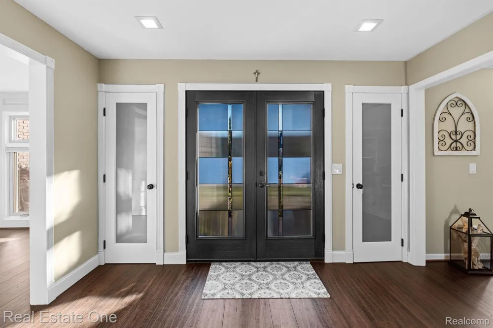 1953 REGENCY HILLS DRIVE Shelby Charter Township, MI 48316