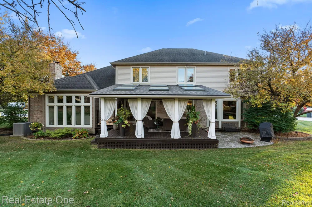 1953 REGENCY HILLS DRIVE Shelby Charter Township, MI 48316