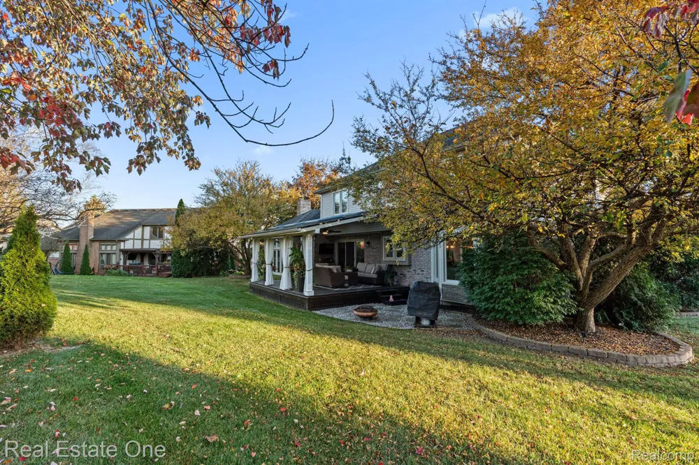 1953 REGENCY HILLS DRIVE Shelby Charter Township, MI 48316