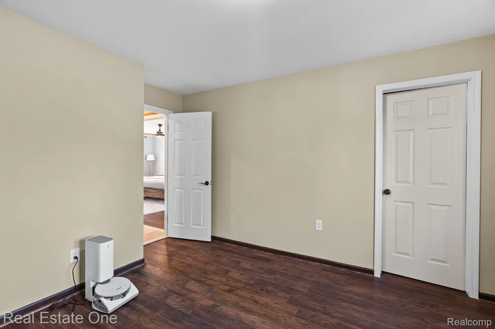 1953 REGENCY HILLS DRIVE Shelby Charter Township, MI 48316