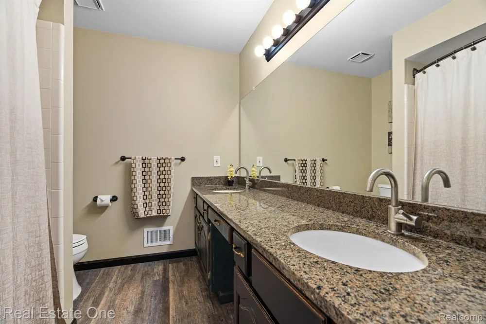 1953 REGENCY HILLS DRIVE Shelby Charter Township, MI 48316