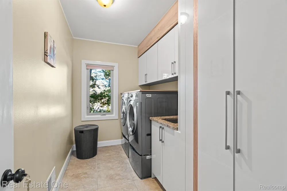 1953 REGENCY HILLS DRIVE Shelby Charter Township, MI 48316