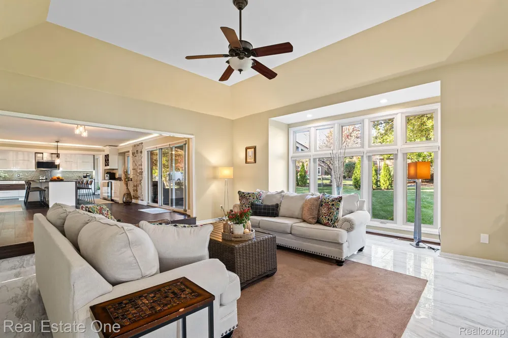 1953 REGENCY HILLS DRIVE Shelby Charter Township, MI 48316