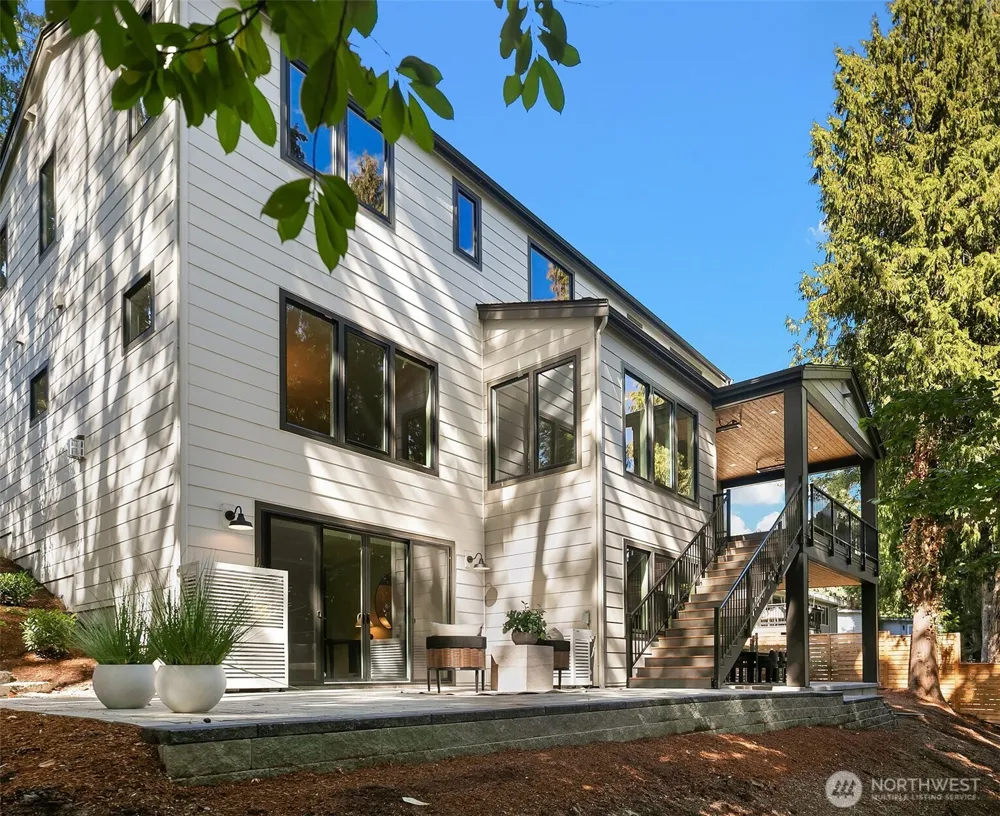 1706 111th Avenue NE Bellevue, WA 98004