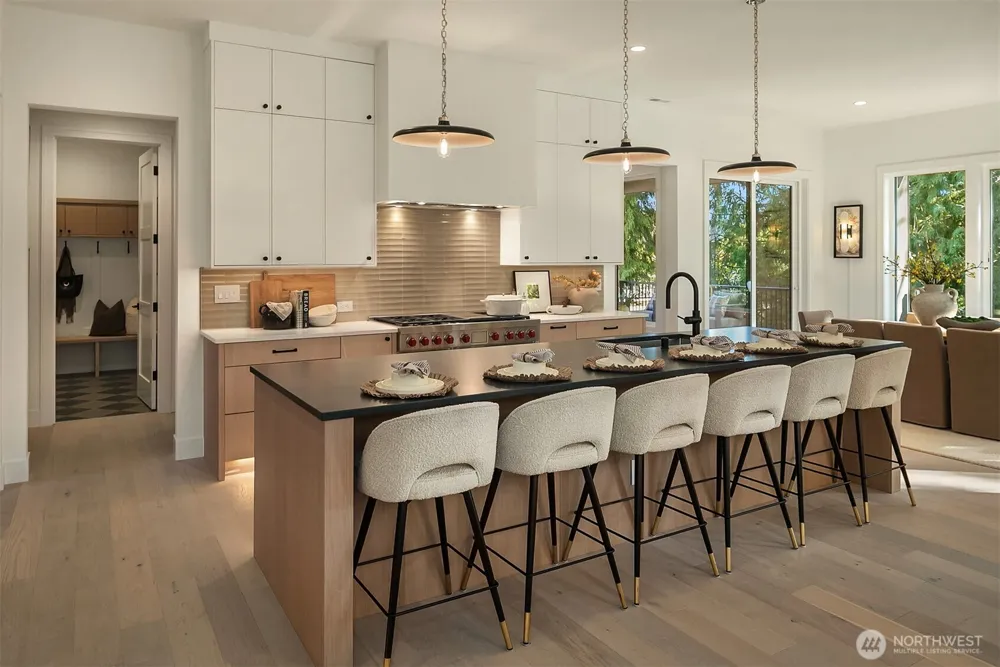 1706 111th Avenue NE Bellevue, WA 98004