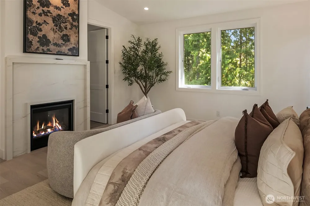 1706 111th Avenue NE Bellevue, WA 98004
