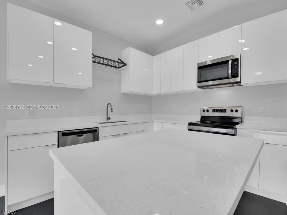 5012 25th ST SW Lehigh Acres, FL 33973