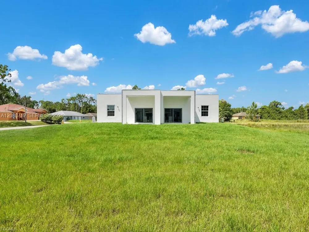 5012 25th ST SW Lehigh Acres, FL 33973
