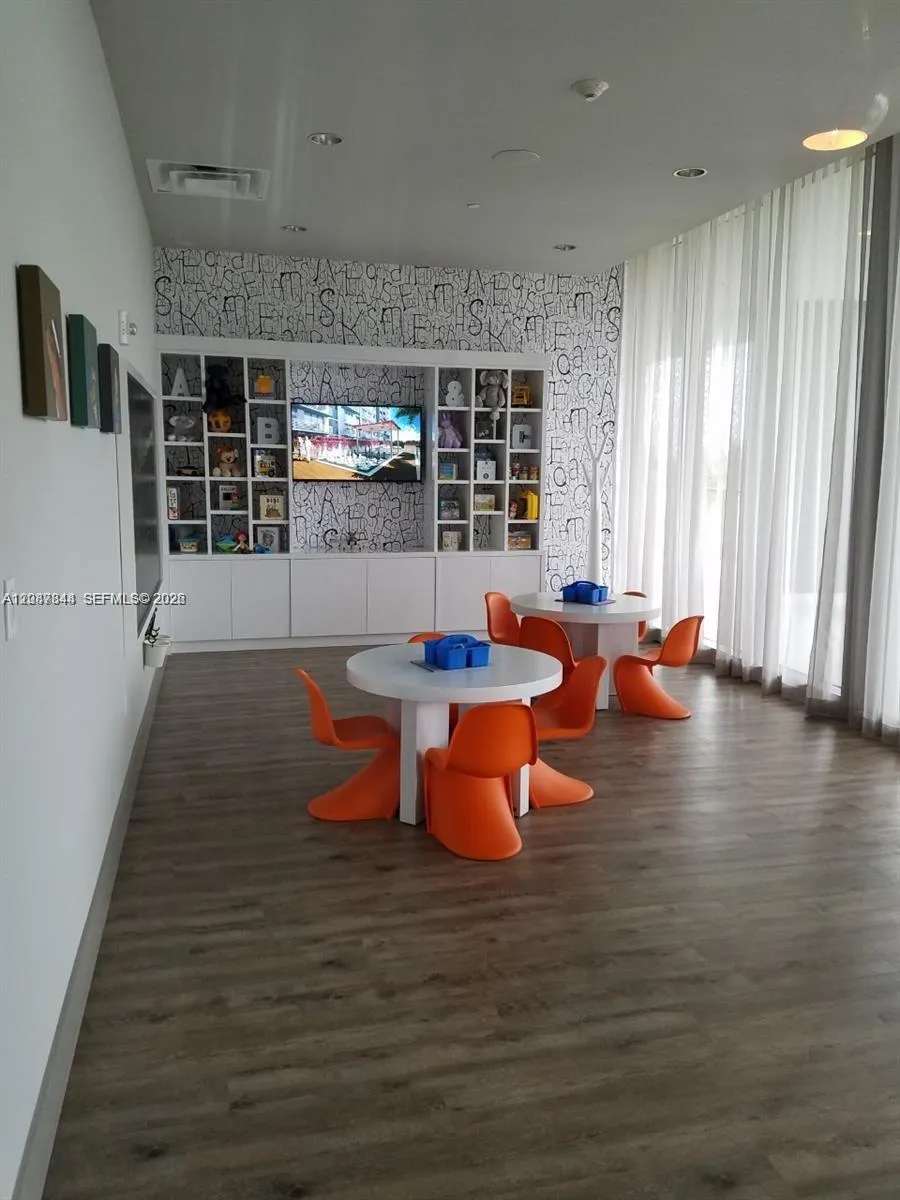 5300 Paseo Blvd #1012 Doral, FL 33166