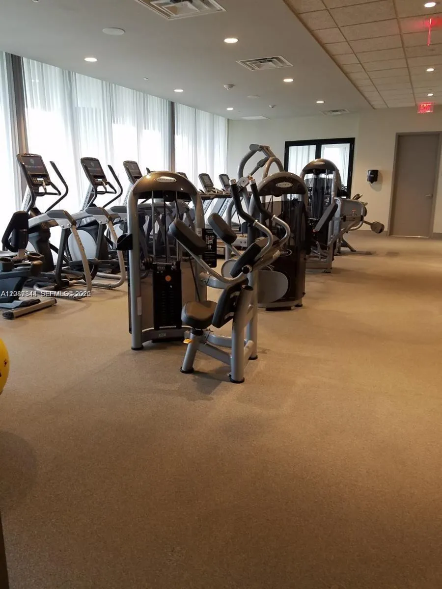 5300 Paseo Blvd #1012 Doral, FL 33166