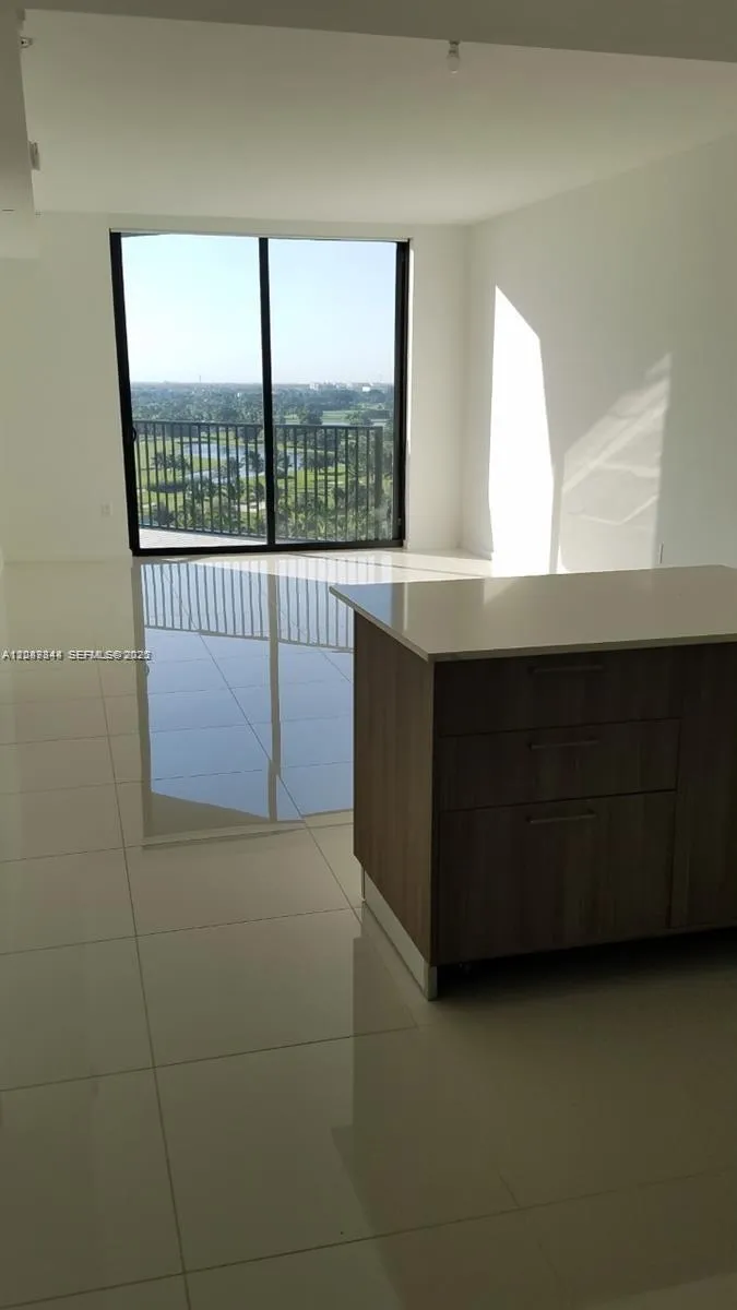 5300 Paseo Blvd #1012 Doral, FL 33166