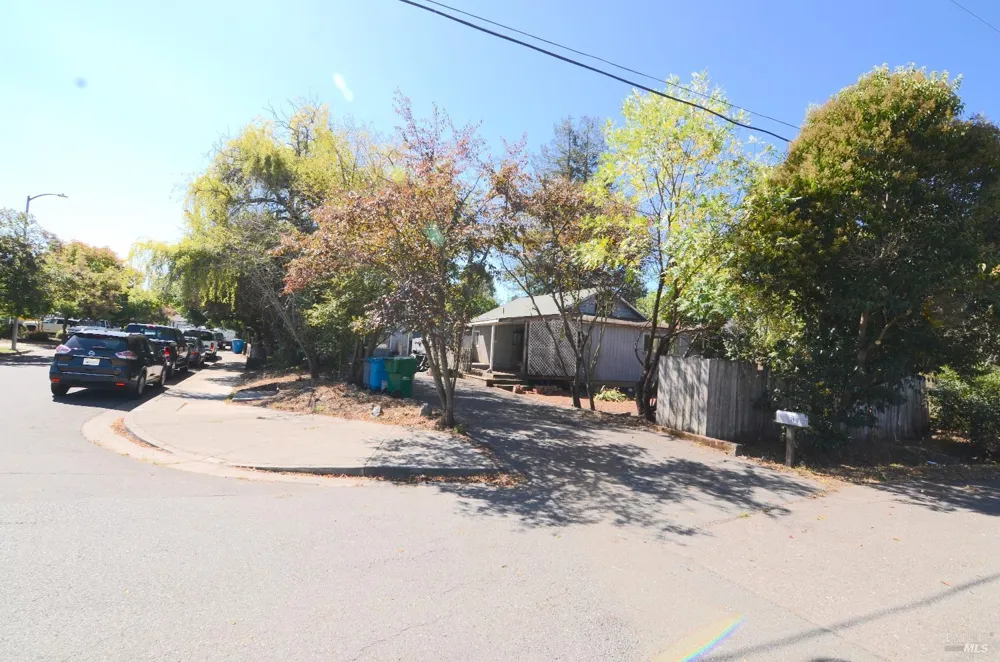 2610 Giffen Avenue Santa Rosa, CA 95407