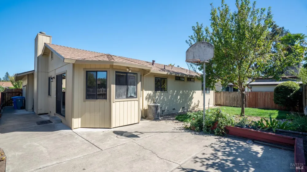 1205 Marble Street Santa Rosa, CA 95407
