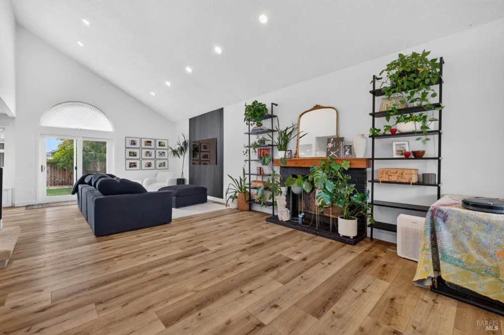 7423 Monique Place Rohnert Park, CA 94928