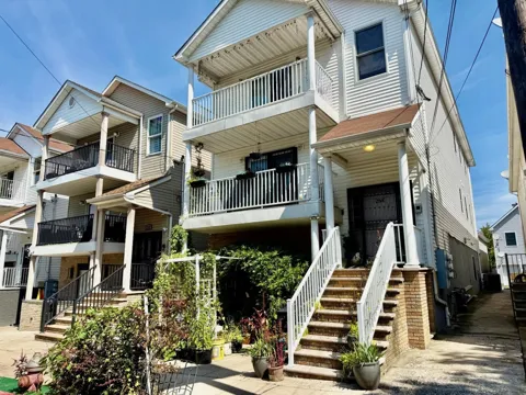 260 CUSTER AVE