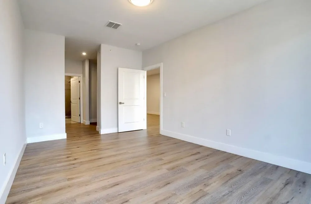 502 BROADWAY Bayonne, NJ 07002