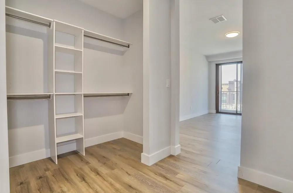 502 BROADWAY Bayonne, NJ 07002