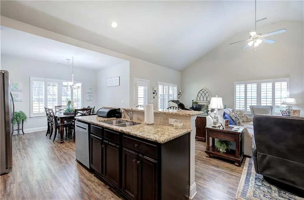 26 Blarneystone Way Adairsville, GA 30103