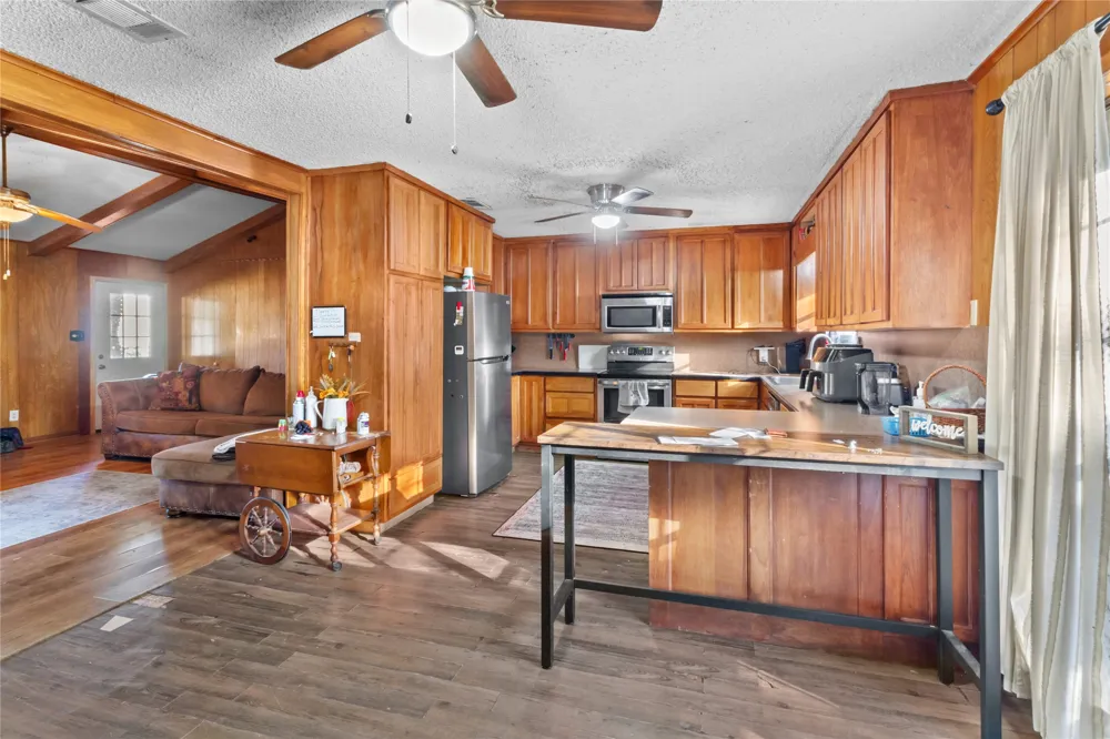 400 S 8th Avenue Teague, TX 75860