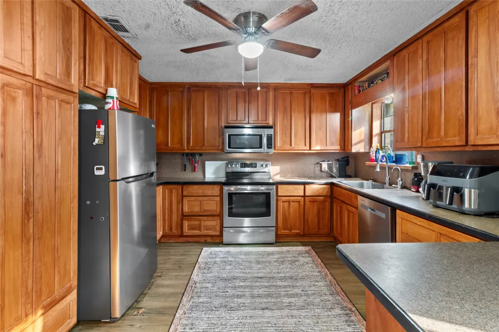 400 S 8th Avenue Teague, TX 75860