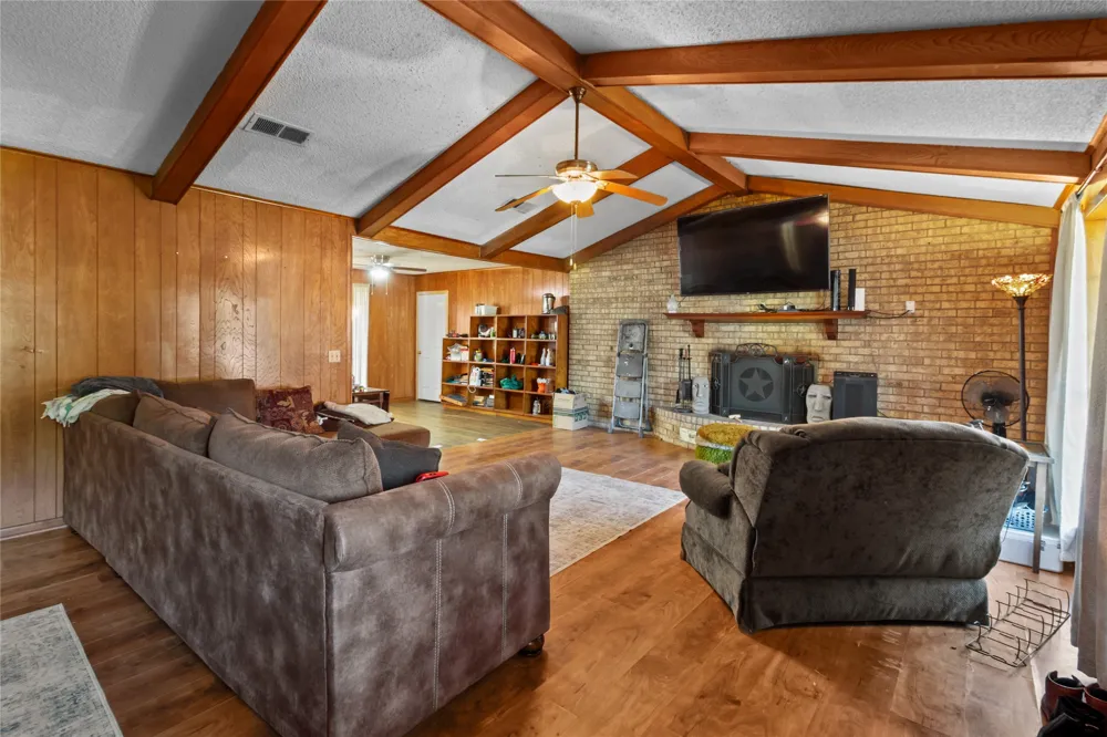 400 S 8th Avenue Teague, TX 75860