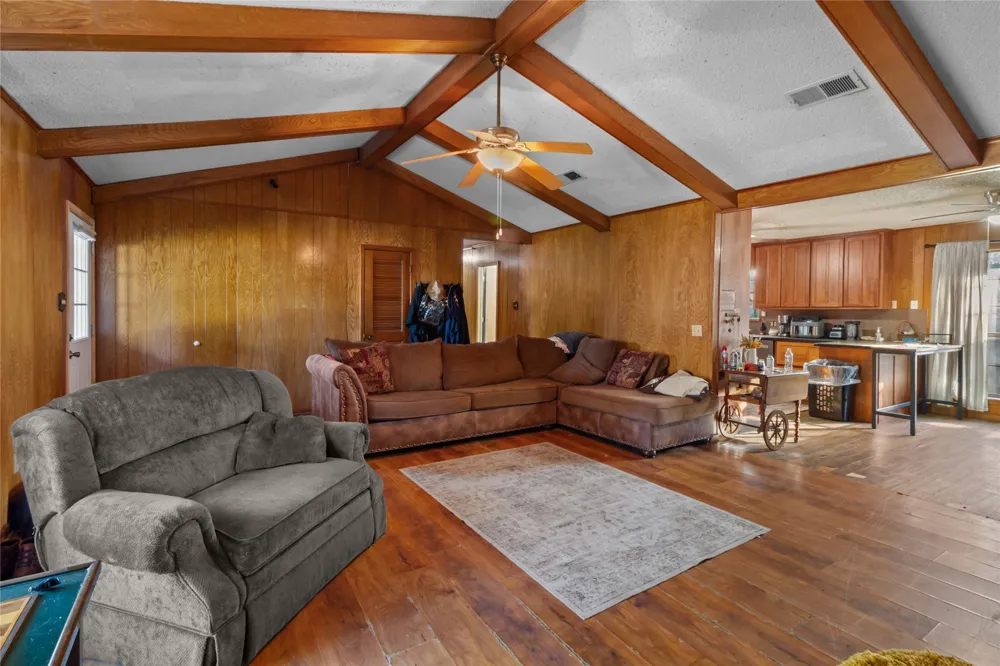 400 S 8th Avenue Teague, TX 75860