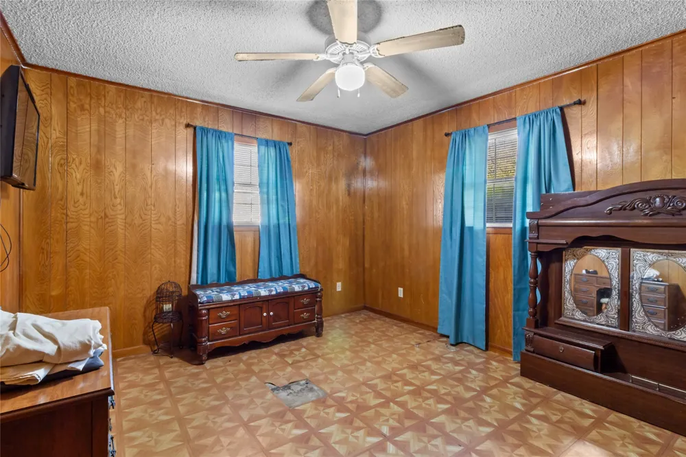 400 S 8th Avenue Teague, TX 75860