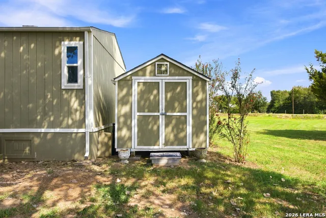 6901 Breezewood Iola, TX 77861