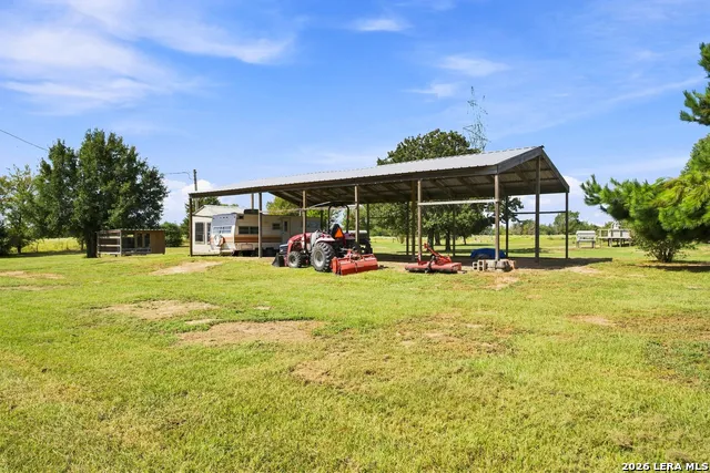 6901 Breezewood Iola, TX 77861