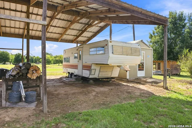 6901 Breezewood Iola, TX 77861