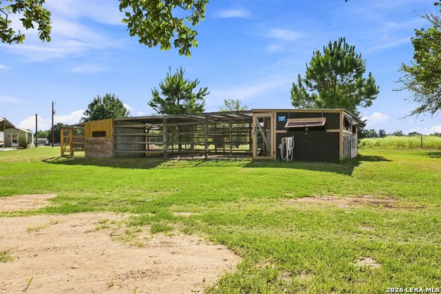 6901 Breezewood Iola, TX 77861