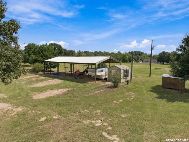 6901 Breezewood Iola, TX 77861