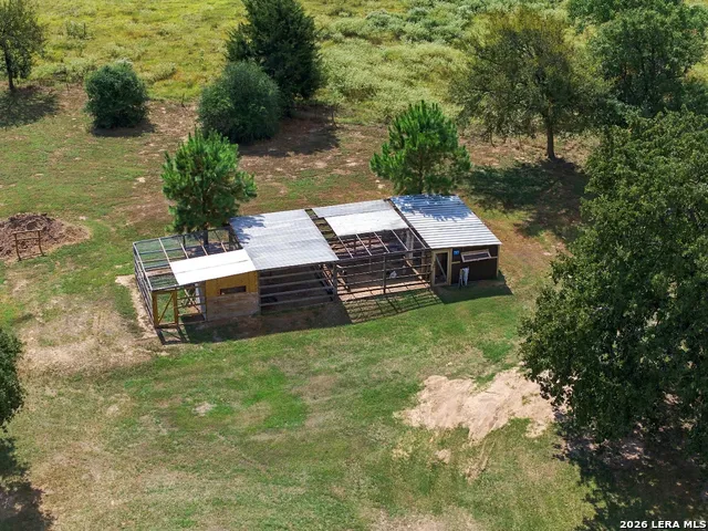 6901 Breezewood Iola, TX 77861