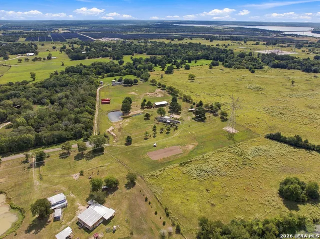 6901 Breezewood Iola, TX 77861