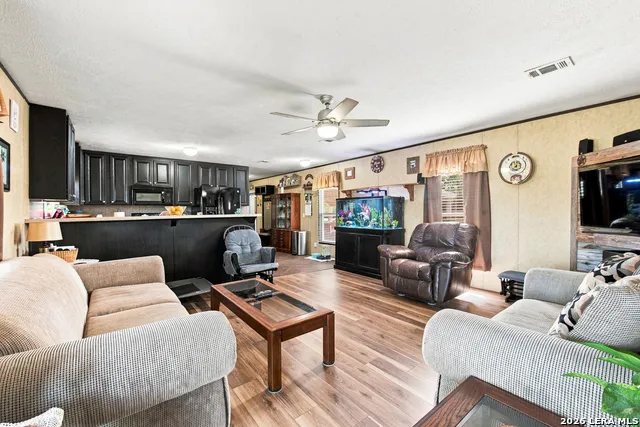 6901 Breezewood Iola, TX 77861