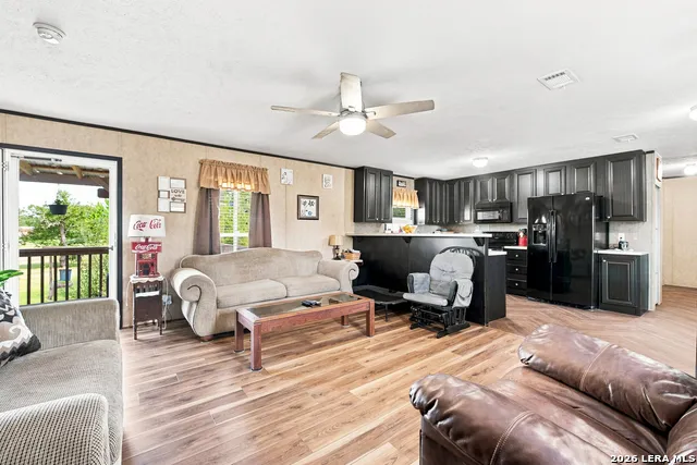 6901 Breezewood Iola, TX 77861