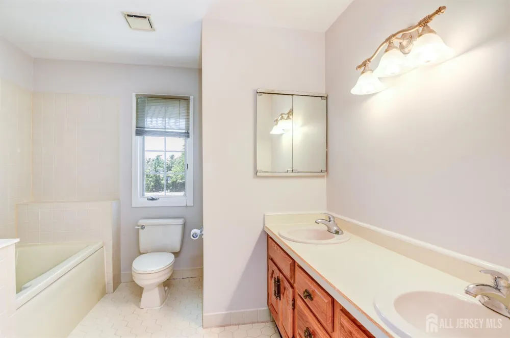 3 Rutland Lane #i Monroe, NJ 08831